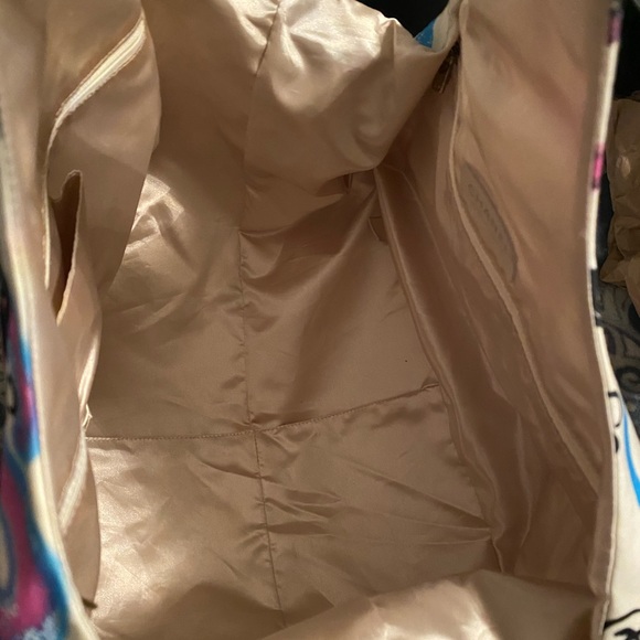 Chanel Graffiti Basket Ivory Canvas Logo bag🖤 - Picture 11 of 12